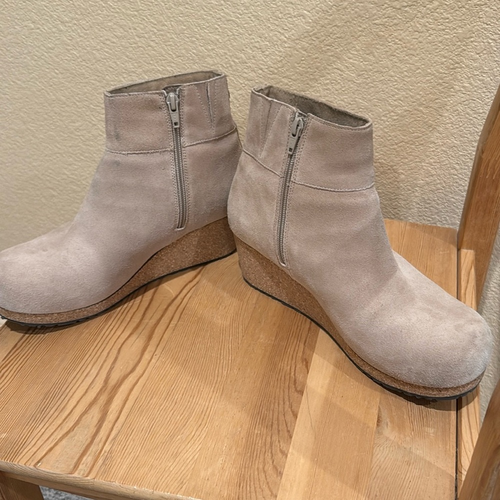 VGUC Papillio by Birkenstock Ebba Tan Suede Wedge Bootie 9